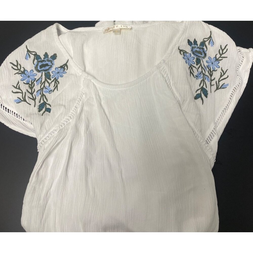Hailey Lyn Women's White Short Sleeve w/ floral embroidery Dress Size S SKU 2091